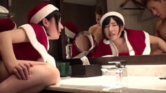 หนังโป๊ญี่ปุ่น XXX ให้สองสาวใส่ชุดซานตี้แล้วจับเอาควยกระแทกหีทั้งสองคน